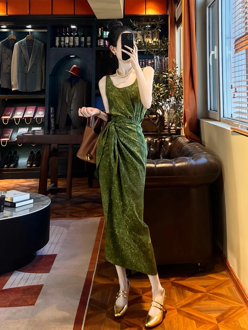 法式气质名媛精致女神范高级感小众设计绿色吊带女装连衣裙子夏季