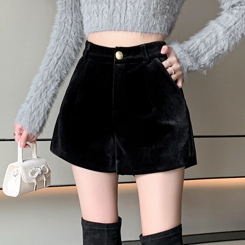 黑色金丝绒短裤女2024秋冬新款外穿a字阔腿百搭高腰显瘦打底靴裤