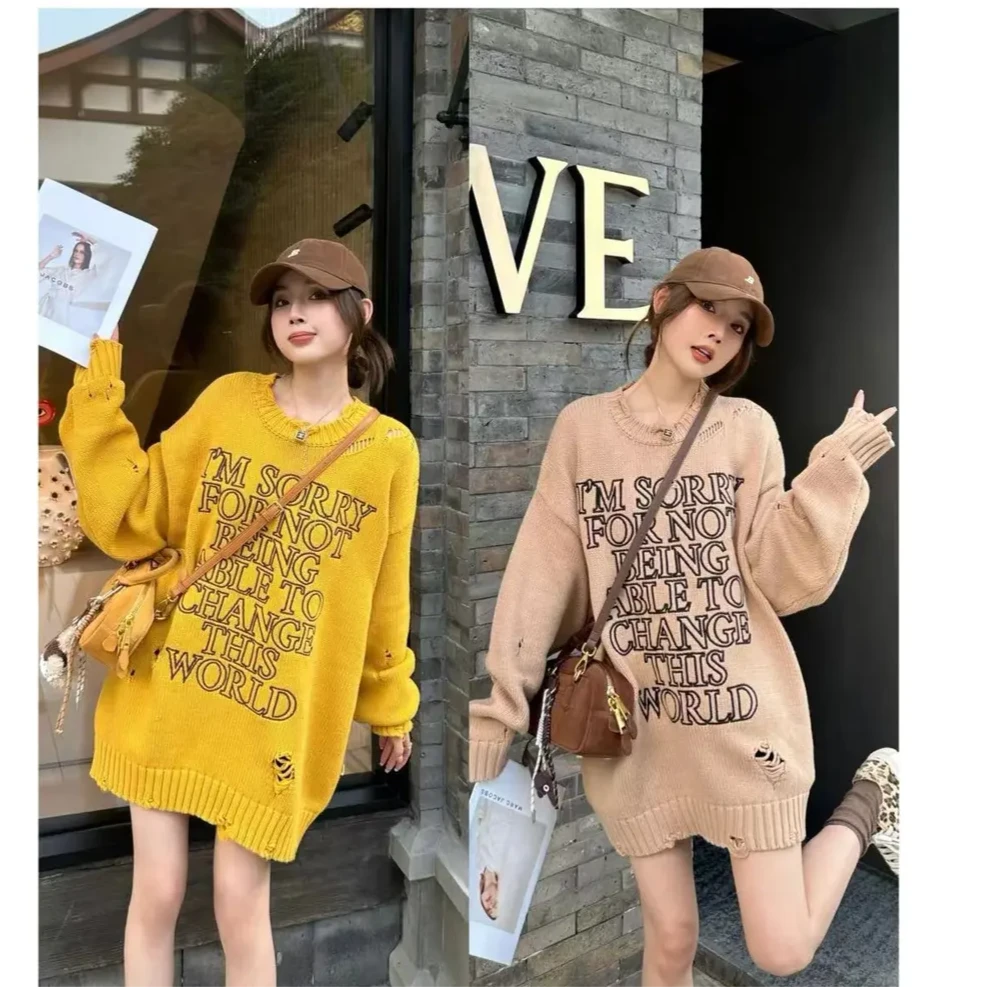 新款不规则破洞字母刺绣套头毛衣