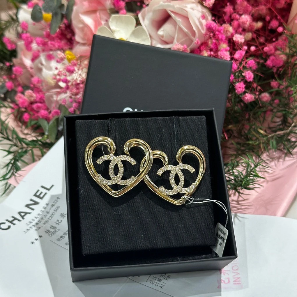 99新 Chanel/香奈儿 金色爱心水钻耳钉