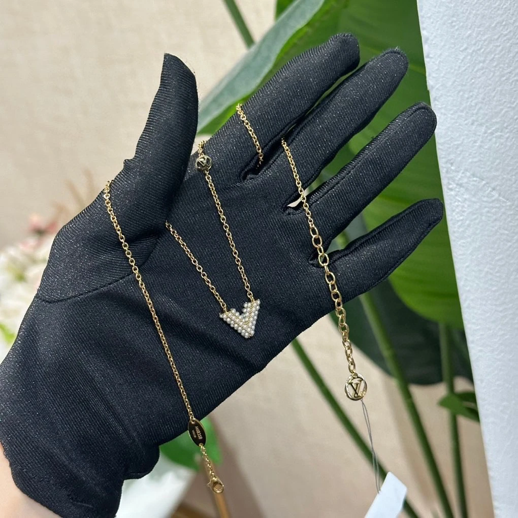 99新 LouisVuitton/路易威登 货号2417599 珍珠v形项链