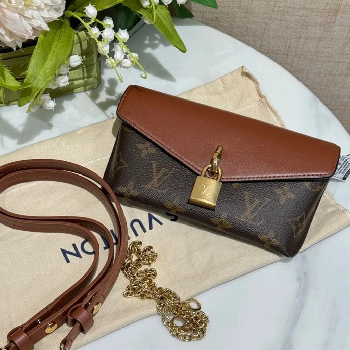 99新 LouisVuitton/路易威登 货号2417319 老花焦糖padlock眼镜包