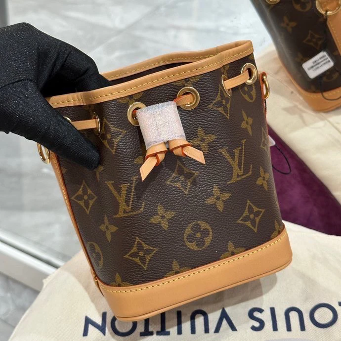 99新 LouisVuitton/路易威登 老花noe nano 抽绳水桶包 芯