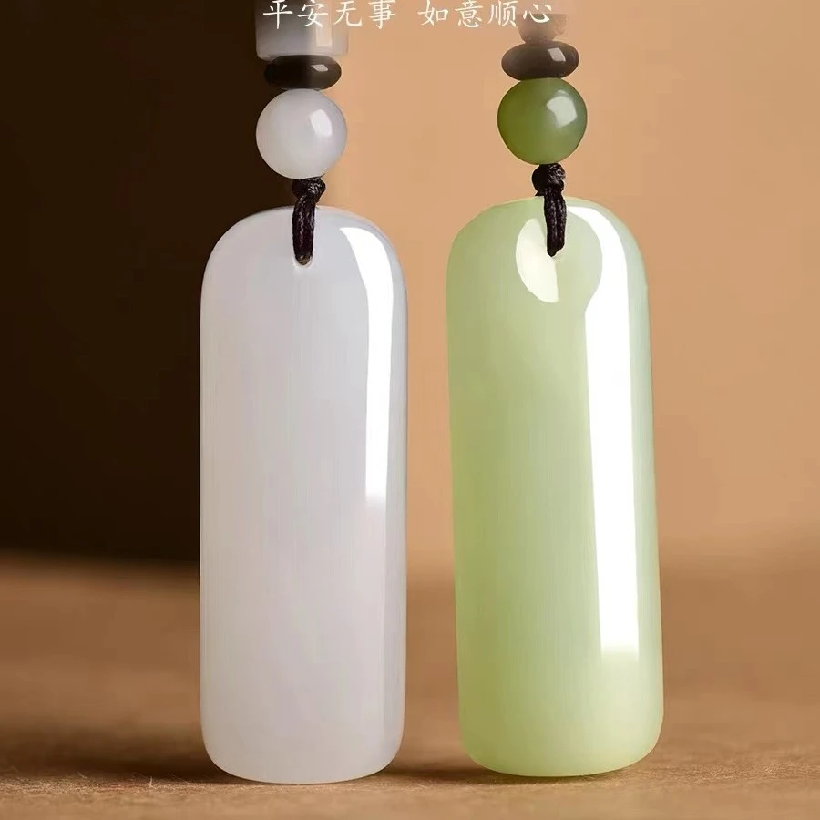 天然和田玉羊脂白晴水绿无事牌吊坠男女款本命年挂饰基地发货