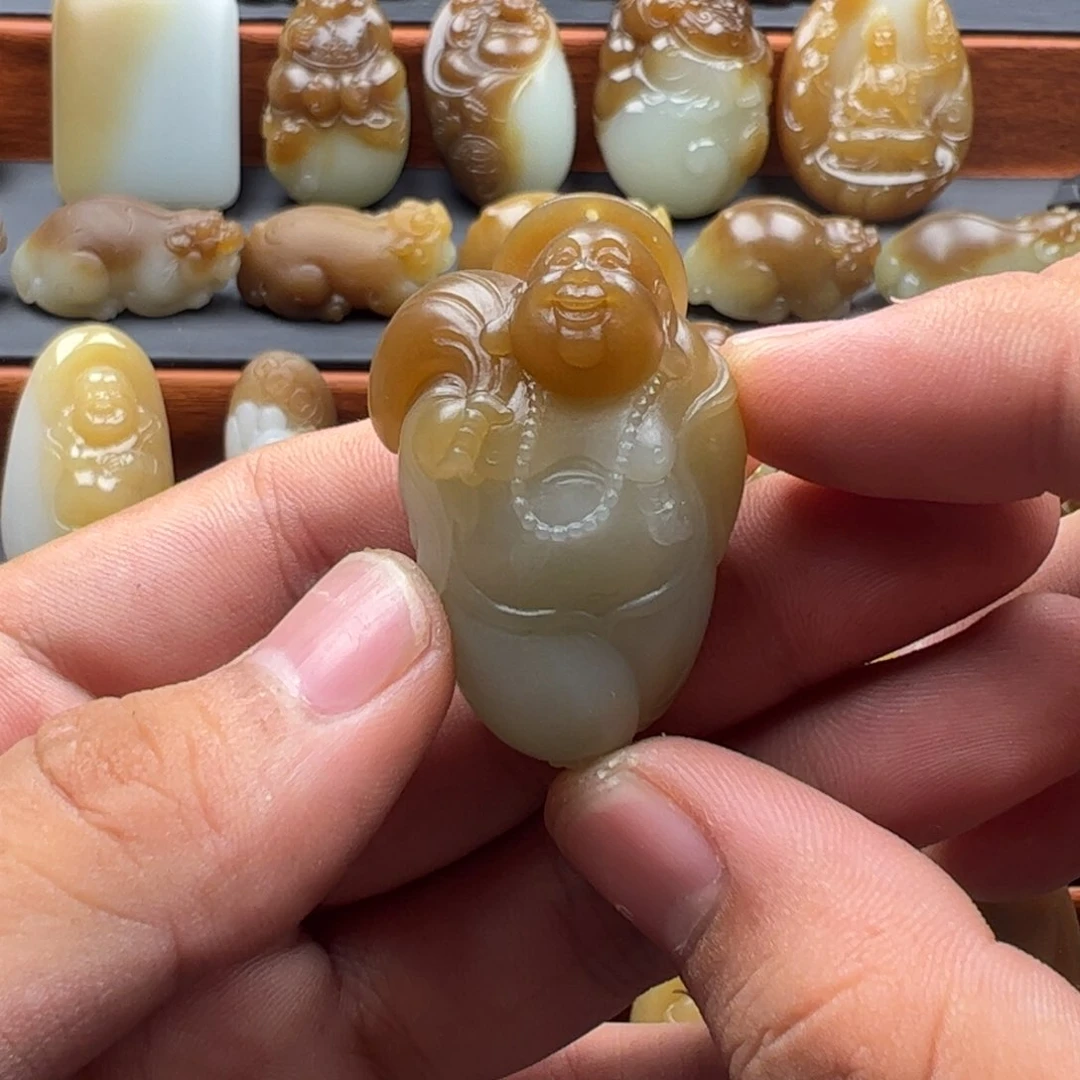 和田玉（糖玉）颈饰未镶嵌心**火