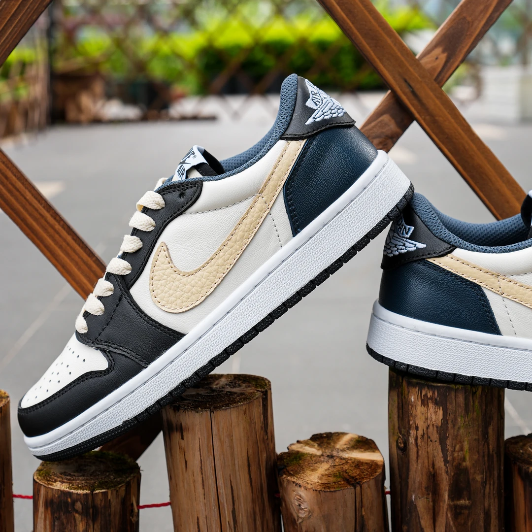 NIKE/耐克Air Jordan 1正勾低帮运动休闲鞋海军蓝【定制球鞋】