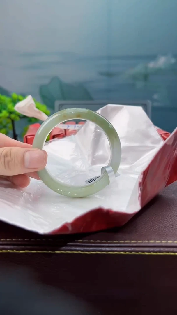 【闪购商品】翡翠手镯未镶嵌3翡翠手镯（微瑕）