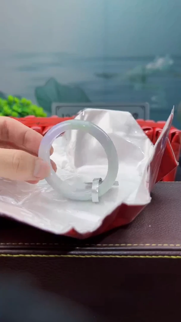【闪购商品】翡翠手镯未镶嵌7翡翠手镯（微瑕）