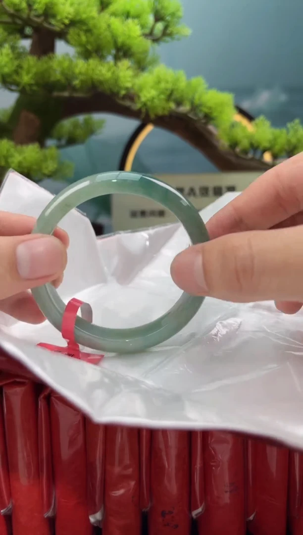 【闪购商品】翡翠手镯未镶嵌翡翠手镯（天然性）3
