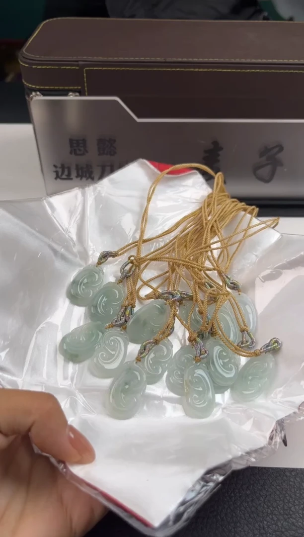 【闪购商品】翡翠如意未镶嵌边城刀客/381991/多样性发货