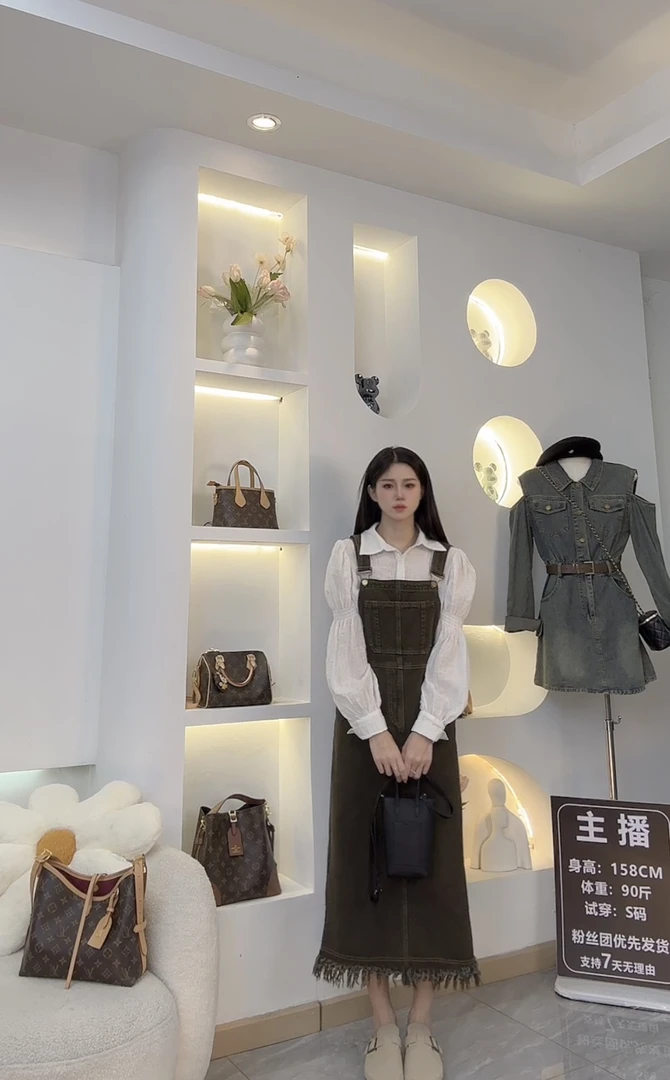 抹茶绿复古牛仔背带连衣裙女2024休闲减龄开衩显瘦中长款连衣裙