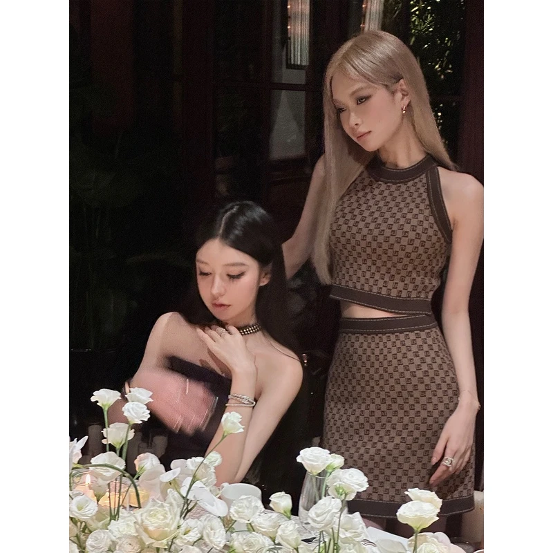 【优质款】修身显瘦黑咖配色短款针织挂颈背心/半身裙短裙套装女秋