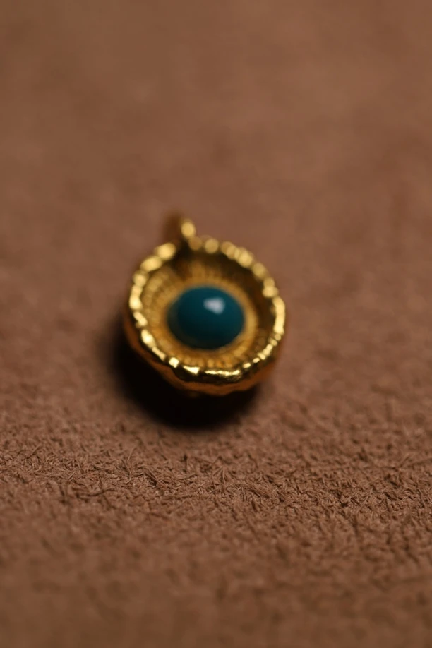 足金镶嵌绿松石吊坠