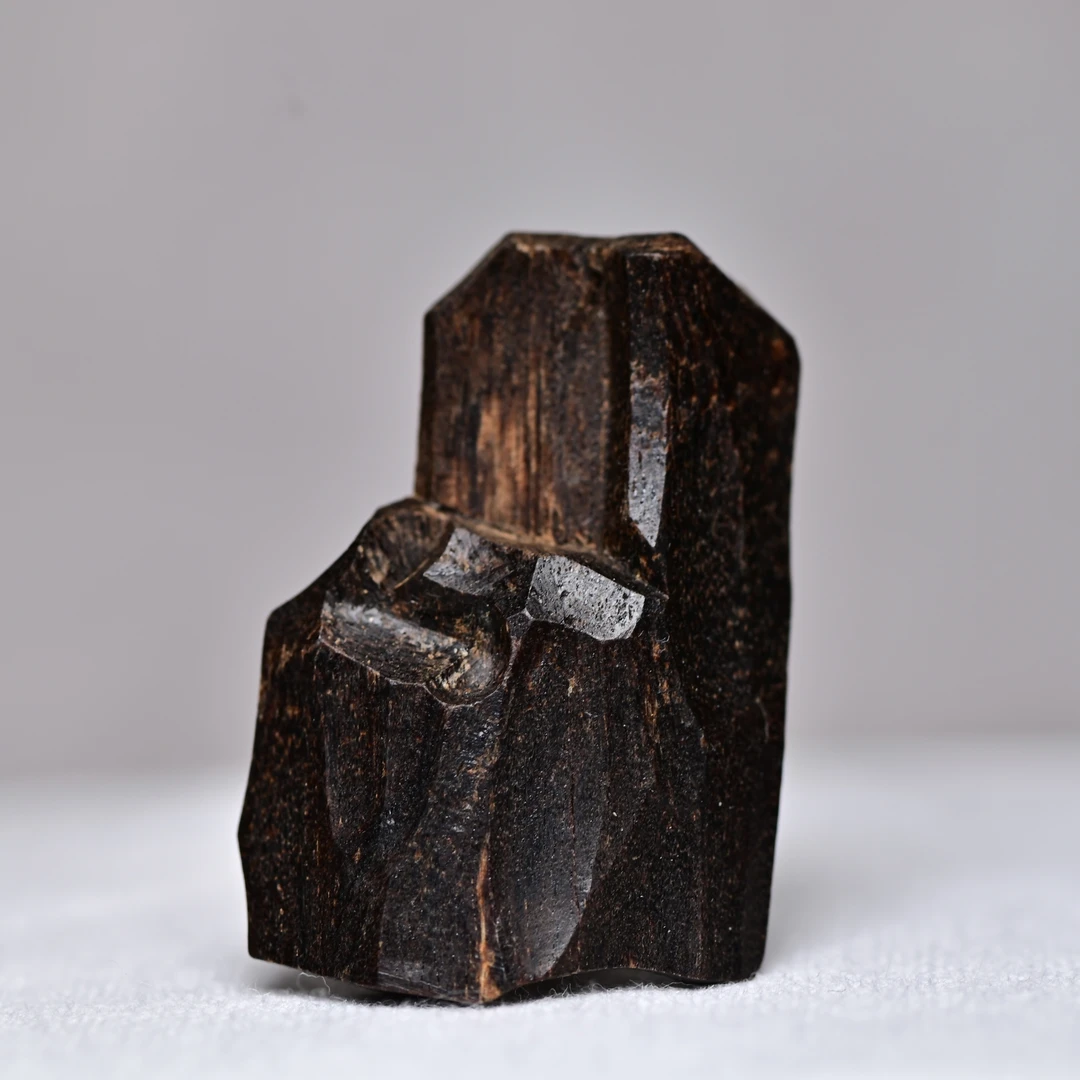 文莱沉香黑油沉水石来韵转吊坠味道好4.28克