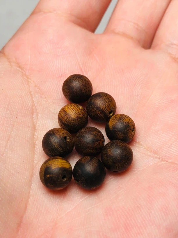 菩萨棋沉香沉水同料车制9颗单珠