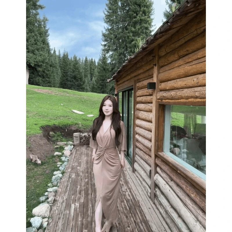 一只雪雪【氛围女神】新款初秋气质不规则设计性感小妈感时尚连衣裙