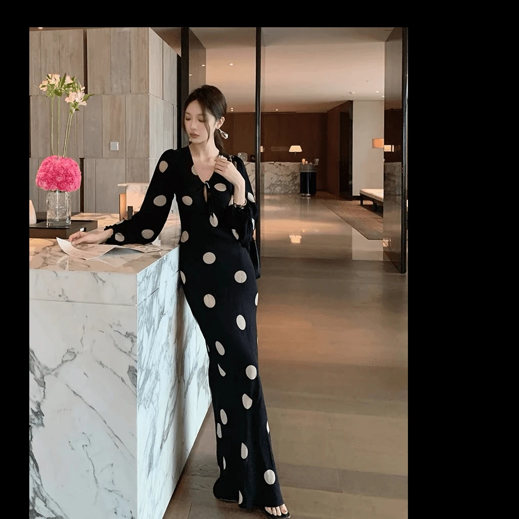 2025春季新款v领法式气质女长裙灯笼长袖波点时尚宽松显瘦连衣裙