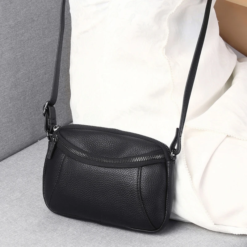 小挎包手拿包女2025新款潮手包软皮斜挎包小包包百搭贝壳包手机包