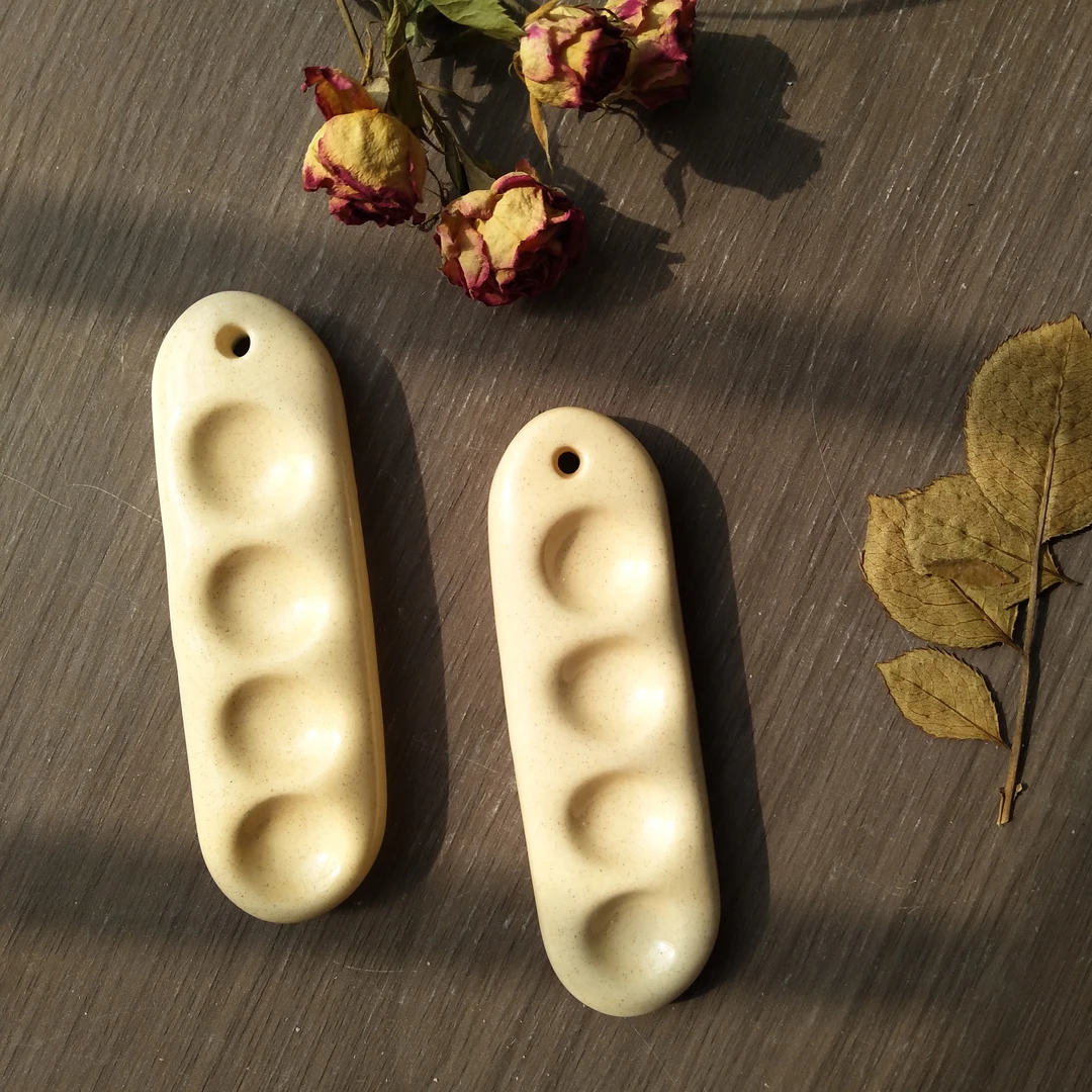 长条形米色四孔颜料盒