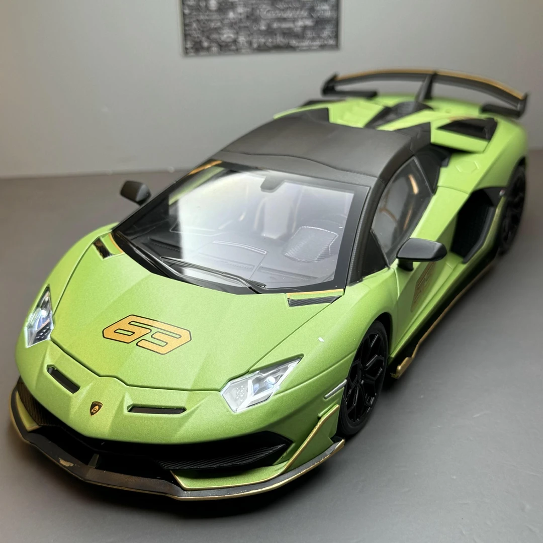 潮玩合金汽车模型1:18兰博基尼SVJ63 声光音效回力开门玩具跑车