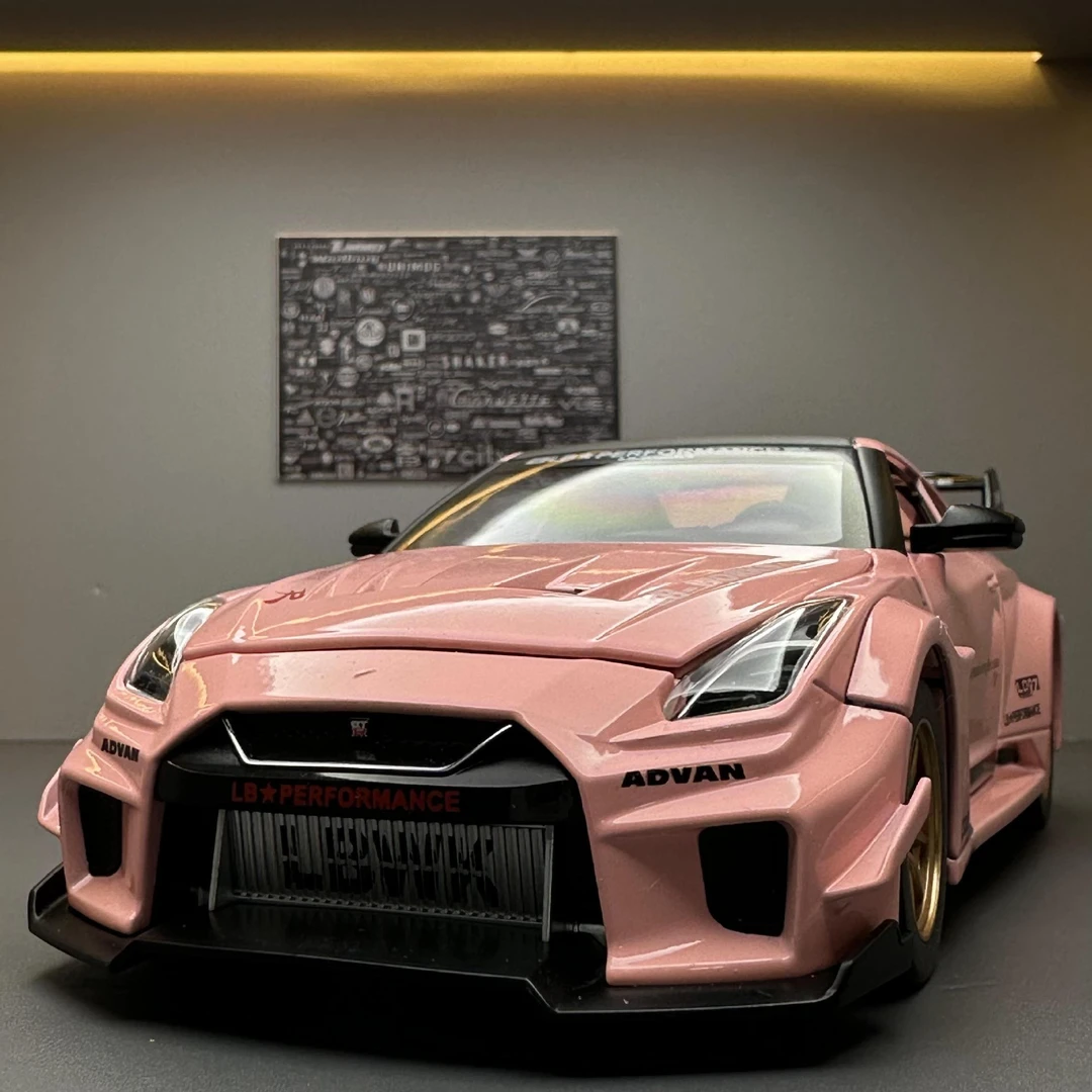 潮玩合金汽车模型1:32日产GTR仿真跑车收藏摆件声光开门东瀛战神