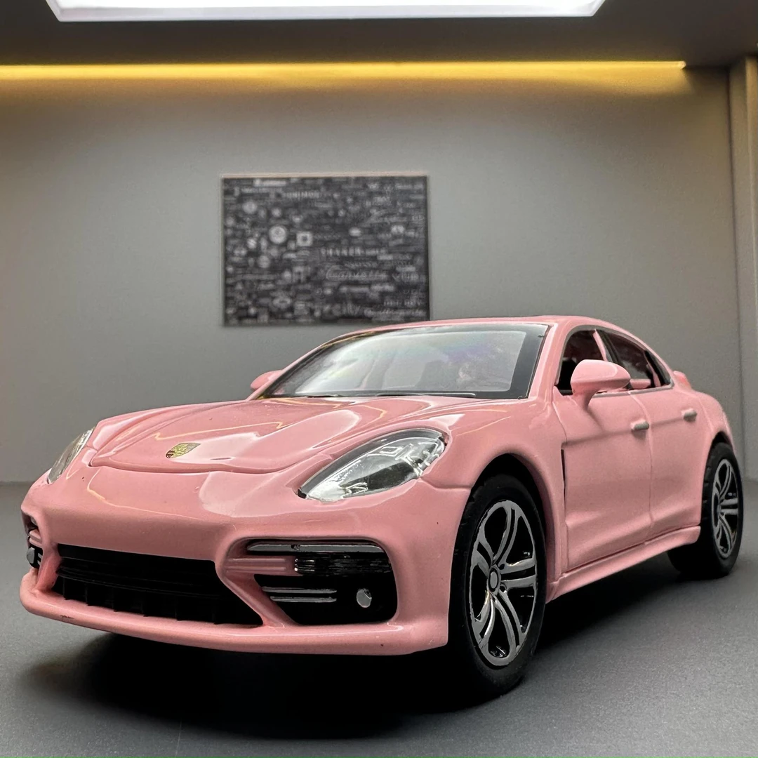 潮玩合金汽车模型1:32保时捷帕拉梅拉仿真跑车收藏摆件玩具车耐摔