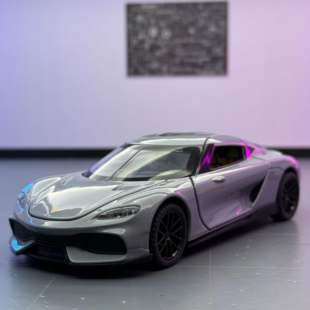 潮玩合金汽车模型 1:32柯尼塞格双子座 灯光音效回力男孩玩具跑车