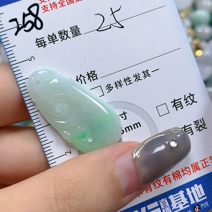 翡翠颈饰未镶嵌天然翡翠