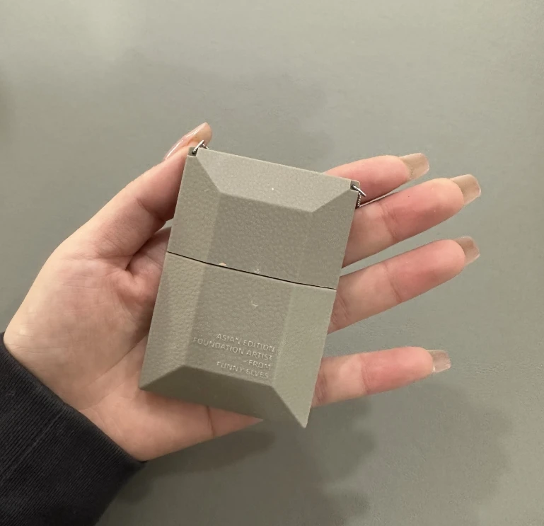 F牌粉底液(清透高瑕版）