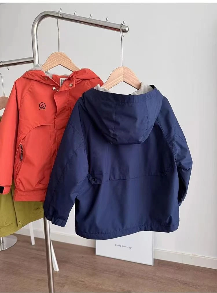 儿童加绒冲锋衣2024新款冬季保暖宽松外套中大童户外防水连帽风衣