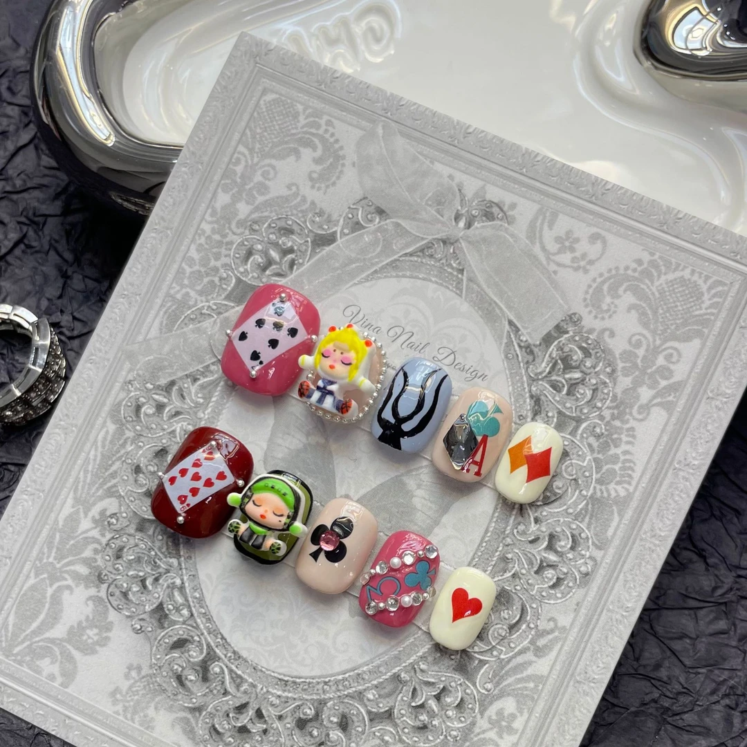 娃娃棋牌暗黑公主风穿戴甲红色马戏团可爱短款多巴胺甜酷辣妹网红