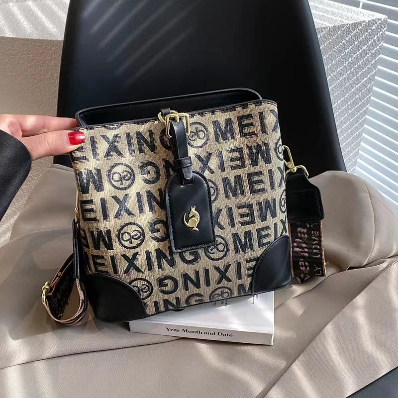 2023秋季新款包包女时尚大容量女包斜挎单肩包潮百搭水桶包2548