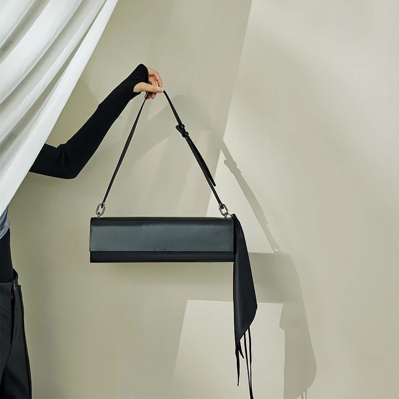 日着原创设计女包包时尚休闲百搭黑色真皮长方形单肩包女21D8339P