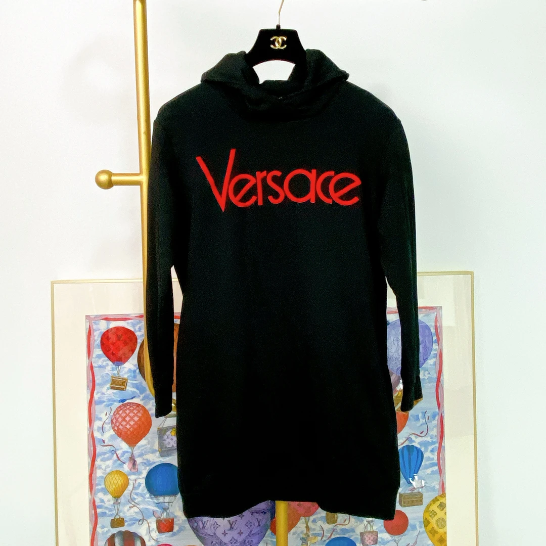 95新 VERSACE/范思哲 【VERSACE】#范思哲黑色卫衣 40码
