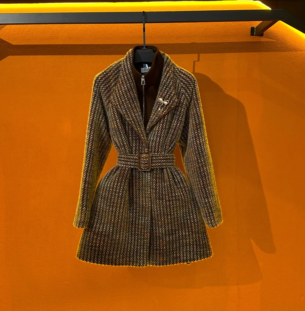 品牌BH-白鸭绒羊毛2024冬季新款时尚气质中长款大衣BHK1151