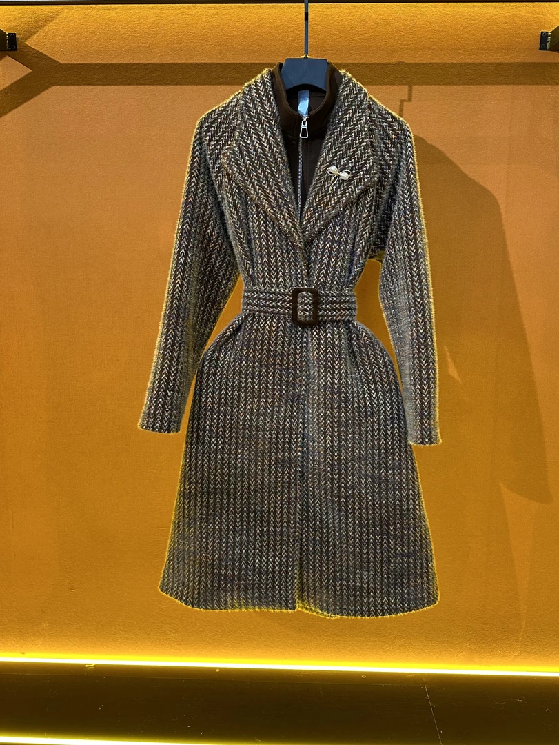 品牌BH-2024冬季新款时尚气质中长款大衣BHK1152