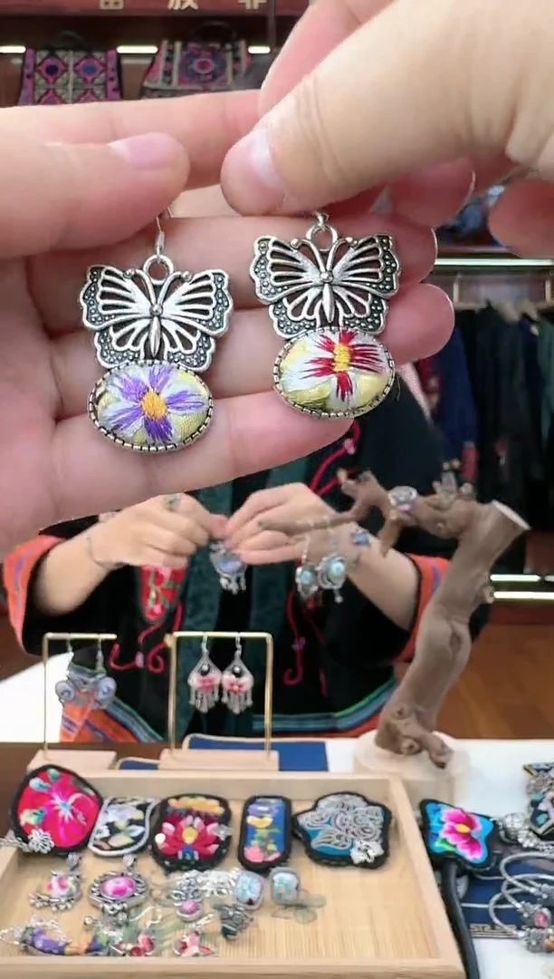 【闪购商品】苗银织绣32苗银耳环