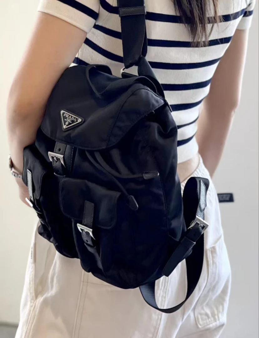 95新 Prada/普拉达 prada现代款十字纹牛皮双肩小号(公价一万六)