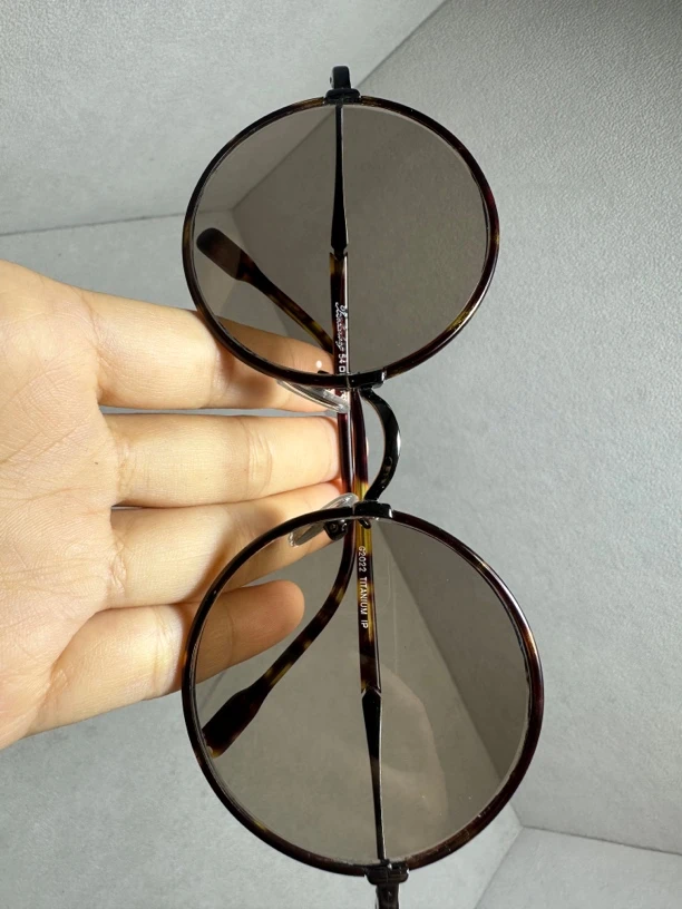 纯钛茶色复古圆天然石头镜