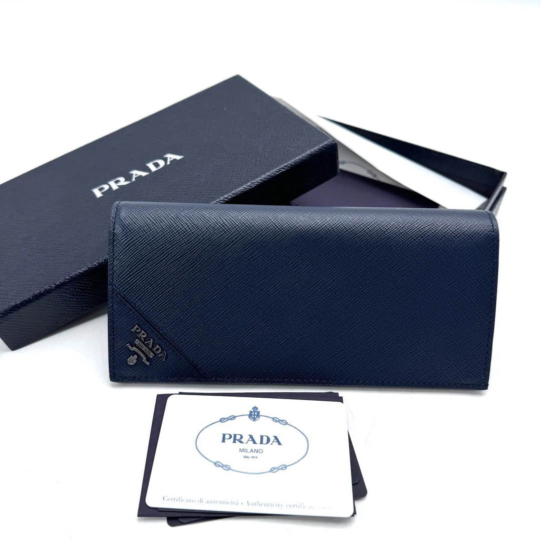 全新未使用 Prada/普拉达 黑色十字纹长款对折钱包 尺寸19/9