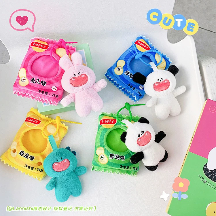 创意卡通伪装零食小动物布艺公仔馋嘴崽崽钥匙扣配件毛绒挂件