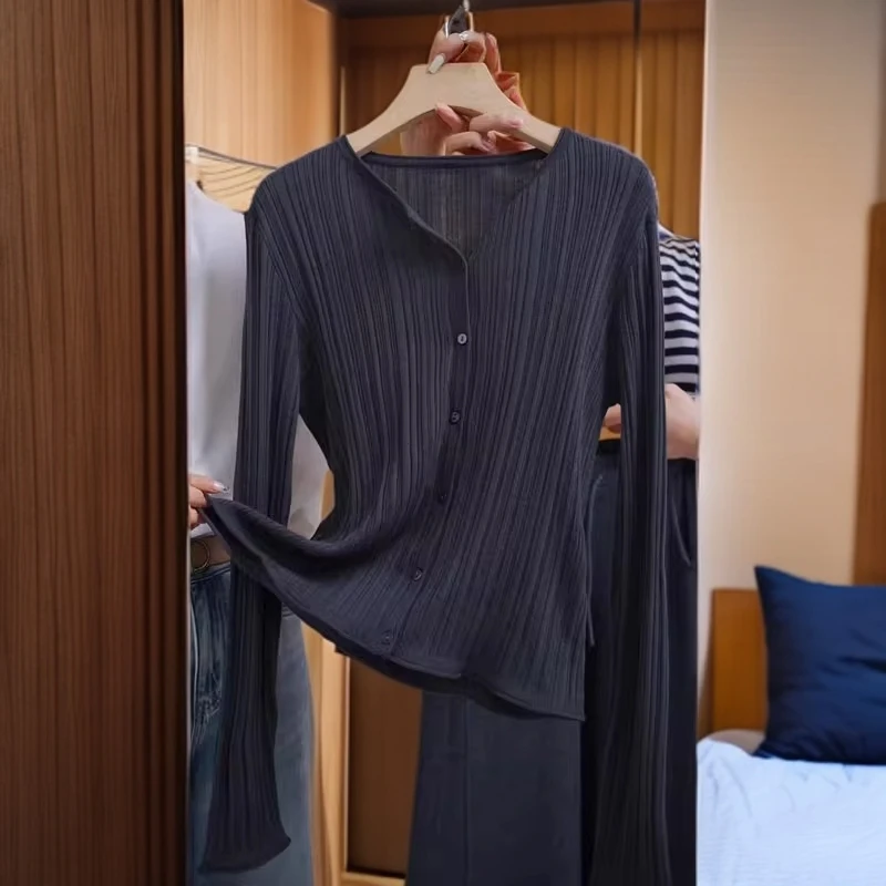 秋季女装2025新款时尚气质针织单排扣半开领设计休闲百搭长袖上衣