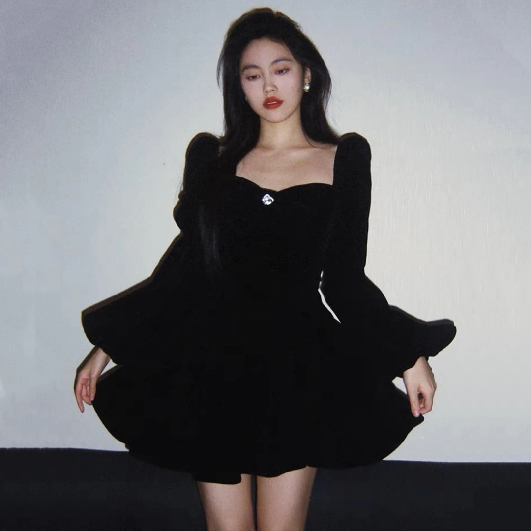 小黑裙黑色丝绒连衣裙女秋冬高级感赫本风生日小礼裙公主蓬蓬短裙
