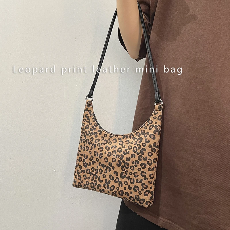 秋冬新款网红时尚豹纹腋下包女小众高级感月牙包单肩斜挎包包百搭