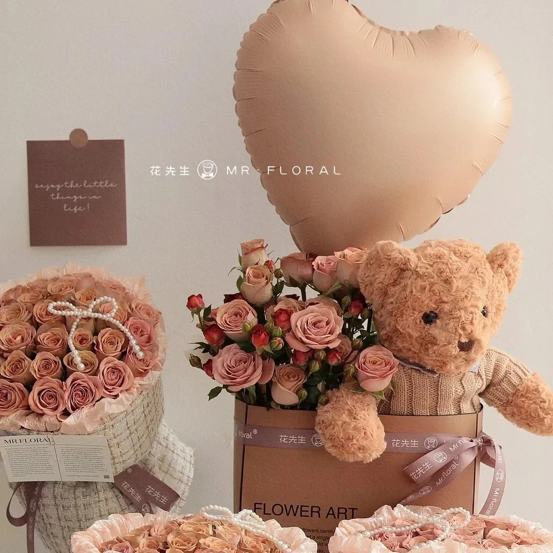 卡布奇诺玫瑰泰迪熊 抱抱袋小熊花礼 鲜花礼品包装材料花艺包装