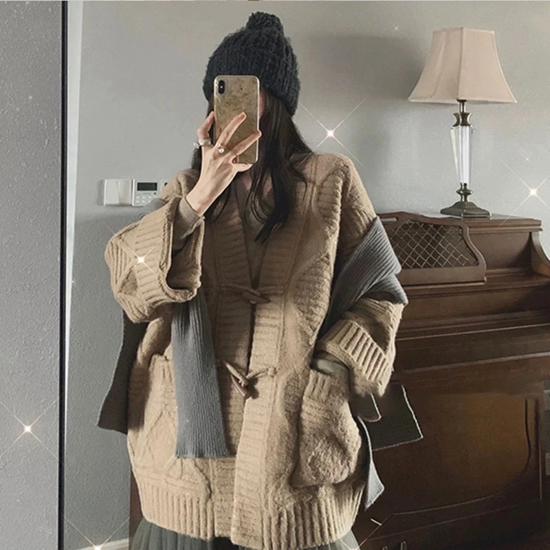 26739韩货慵懒风宽松加厚牛角扣毛衣外套8079（衣长73）