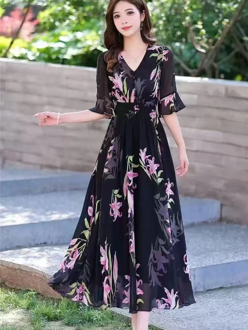 L112连衣裙仙气喇叭袖新款v领端庄大气高端碎花飘逸大摆裙