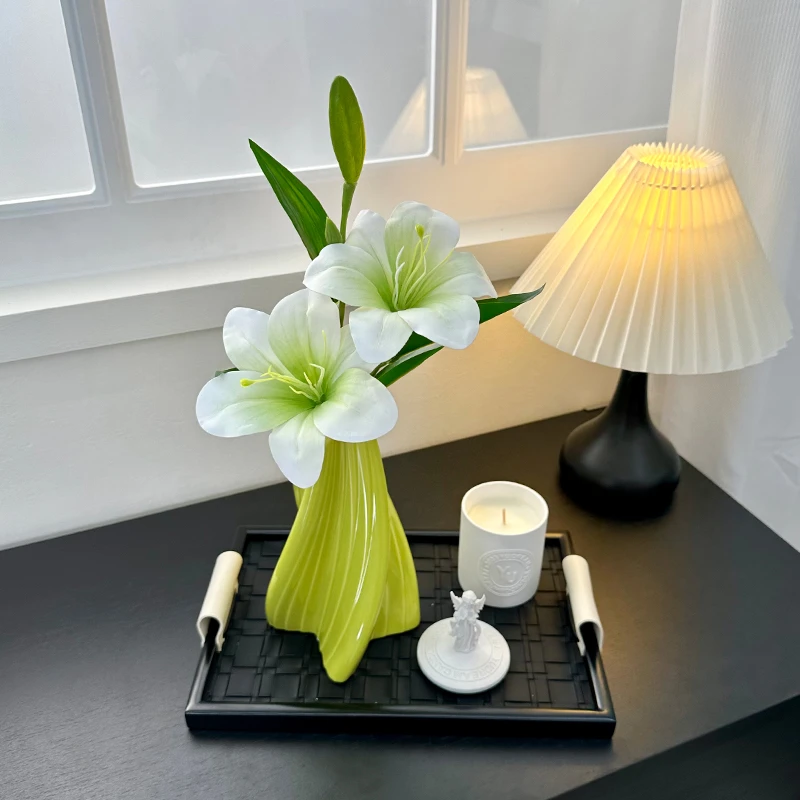 （宠粉专用）保湿手感百合花仿真花带陶瓷花瓶餐桌高档次桌面房间