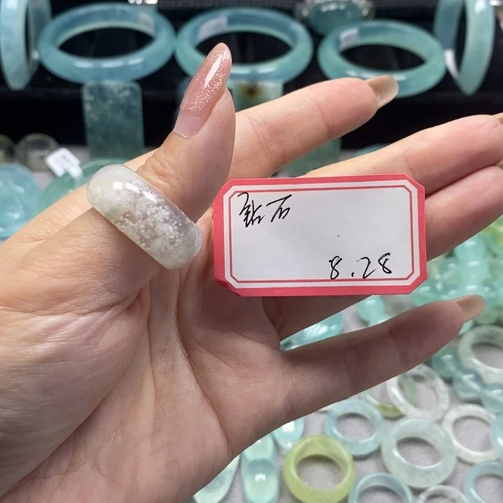 蛇纹石玉手镯未镶嵌?****