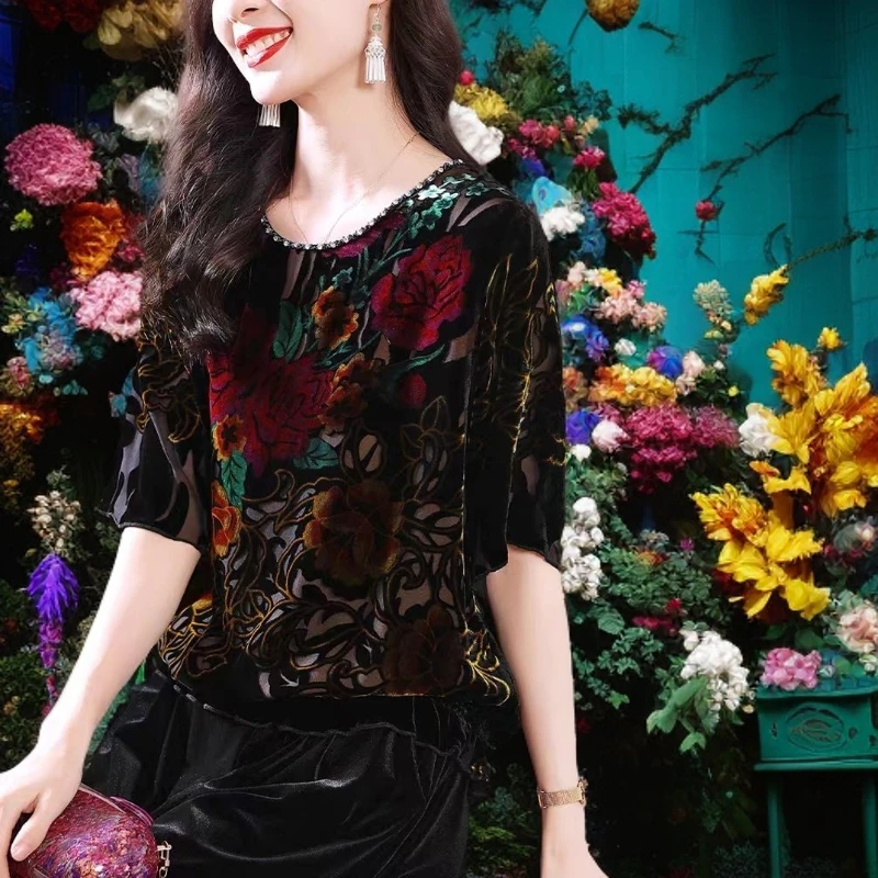 黑金桑蚕丝妈妈装上衣源头放心够贵妇人国潮雕镂新中式印花绒衣